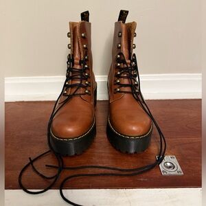 Dr Martens Leona Boots brown leather size 7